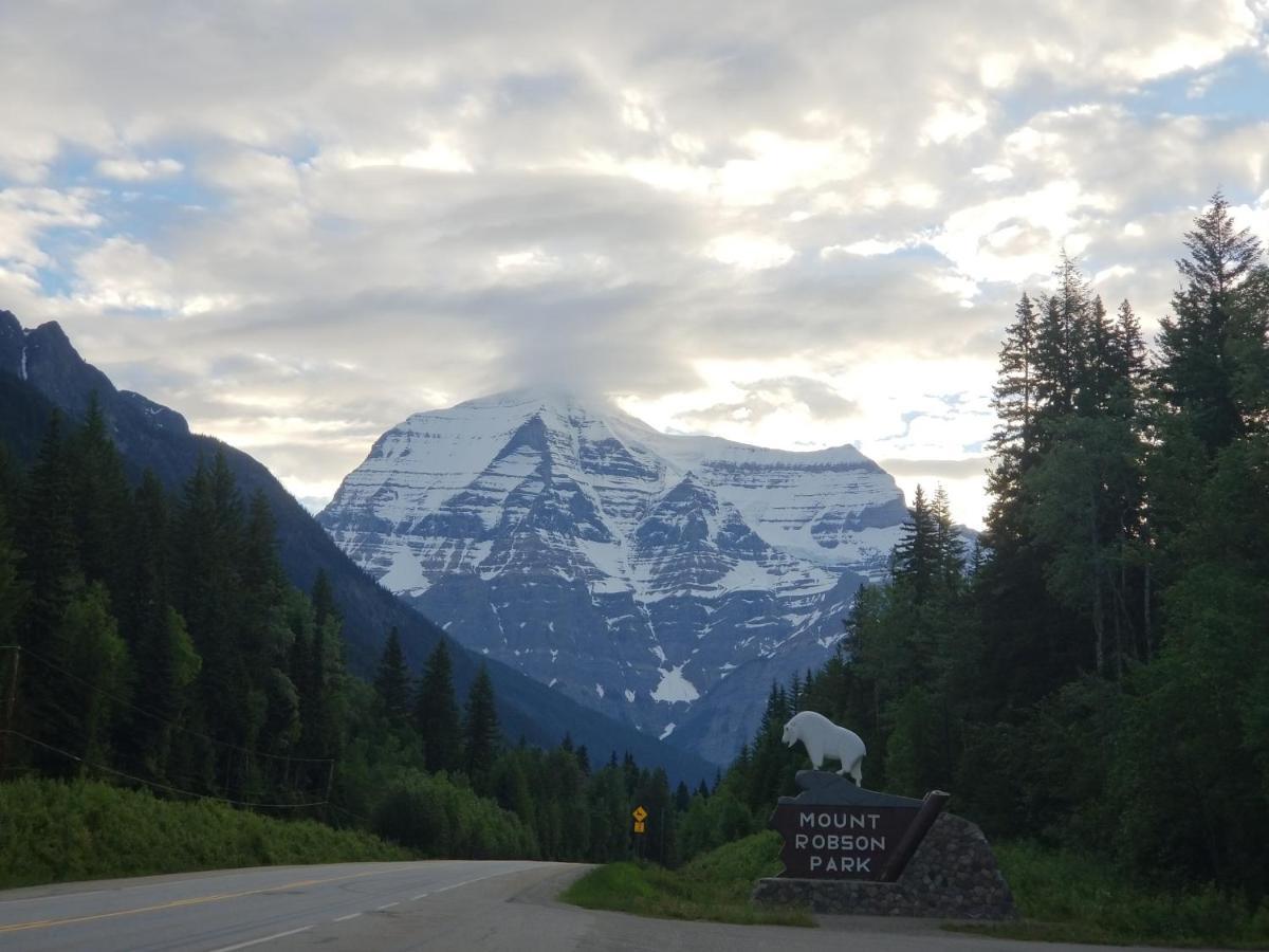 Rocky Inn Valemount Exterior photo